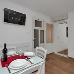 Apartamento Mona *