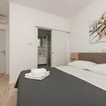 Mona Apartamento Makarska
