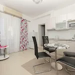 Mona Apartamento Makarska