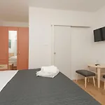 Mona * Makarska