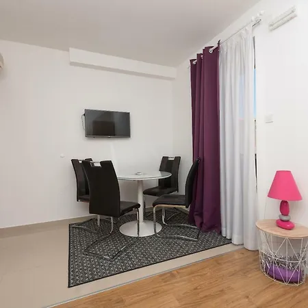 Mona Apartment Makarska