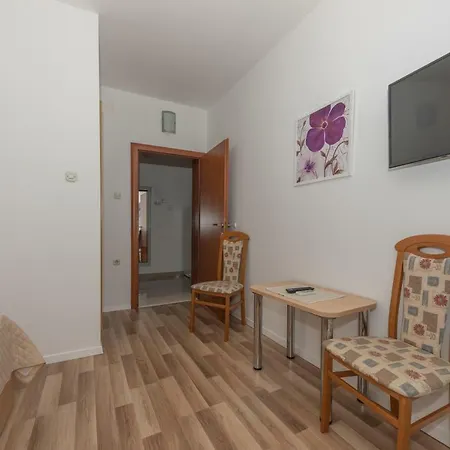 Mona Apartment Makarska