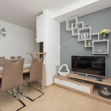 Mona Apartment Makarska