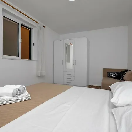 Mona Apartment *