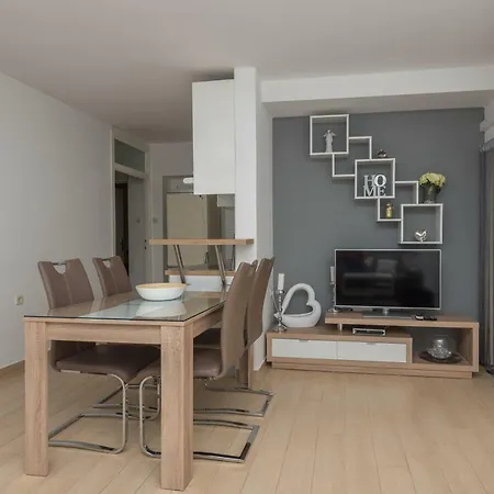 Mona Apartment Makarska