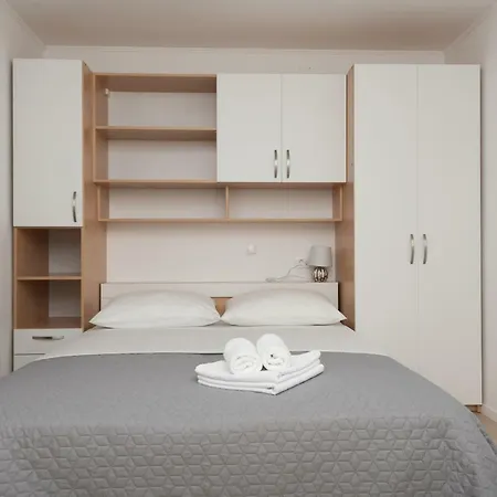 Mona Apartment *