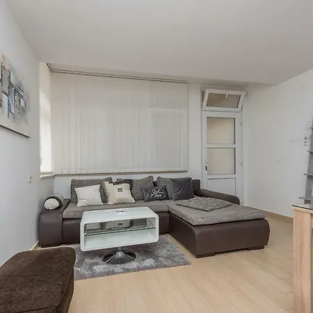Mona Apartment