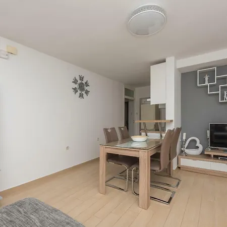 Mona Apartment