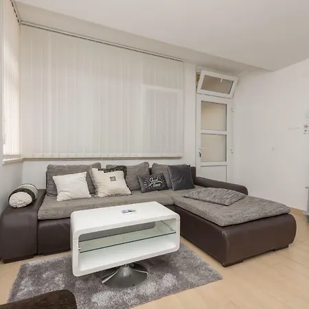 Apartment Mona