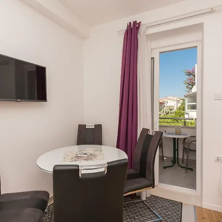 Mona Apartment Makarska
