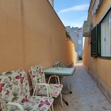 Apartman Mona *