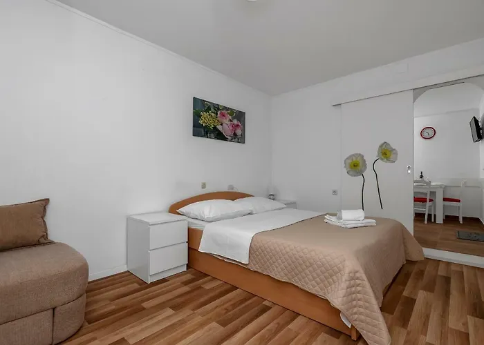 Apartman Mona *