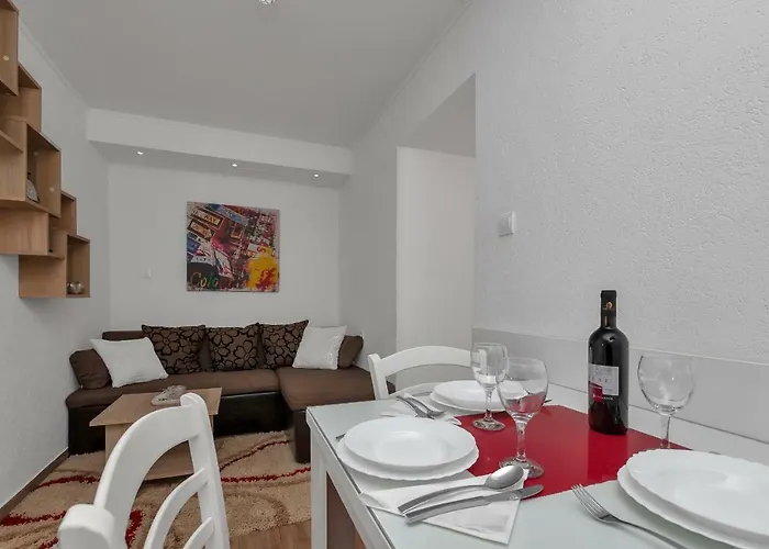 Apartman Mona *