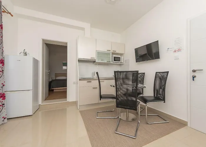 Apartman Mona *