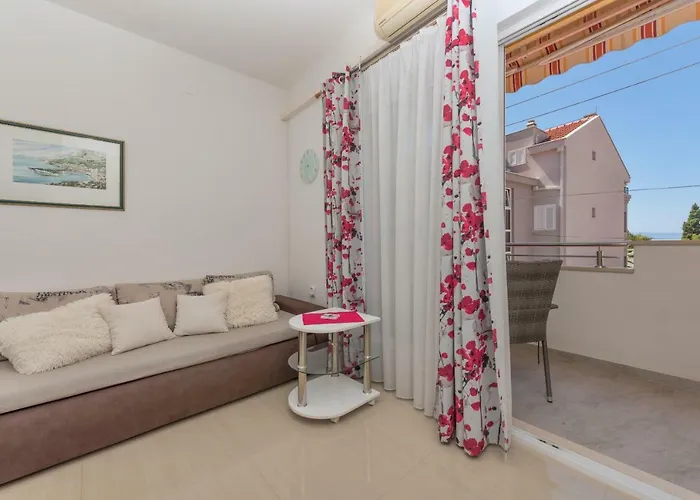 Mona Apartman *