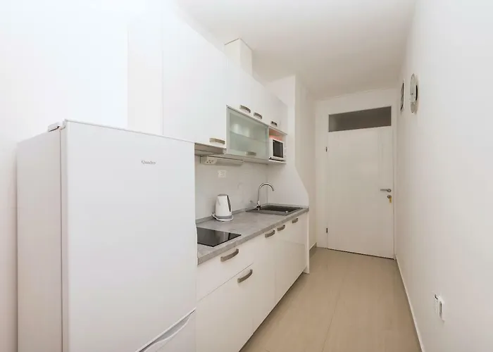 Mona Apartman