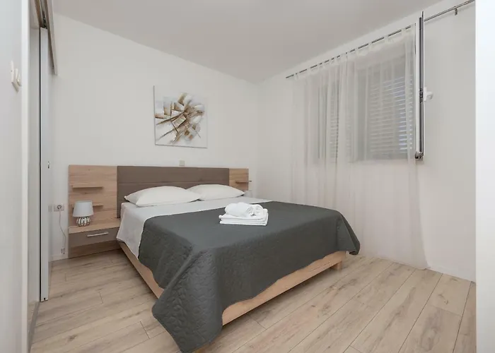 Mona Apartman