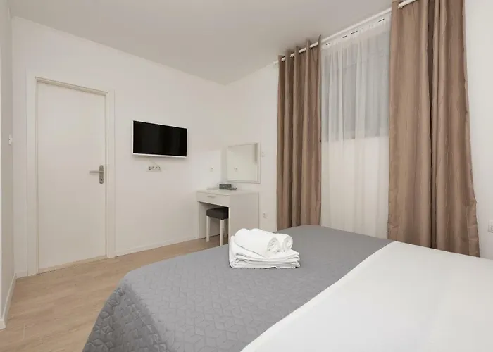 Apartman Mona *